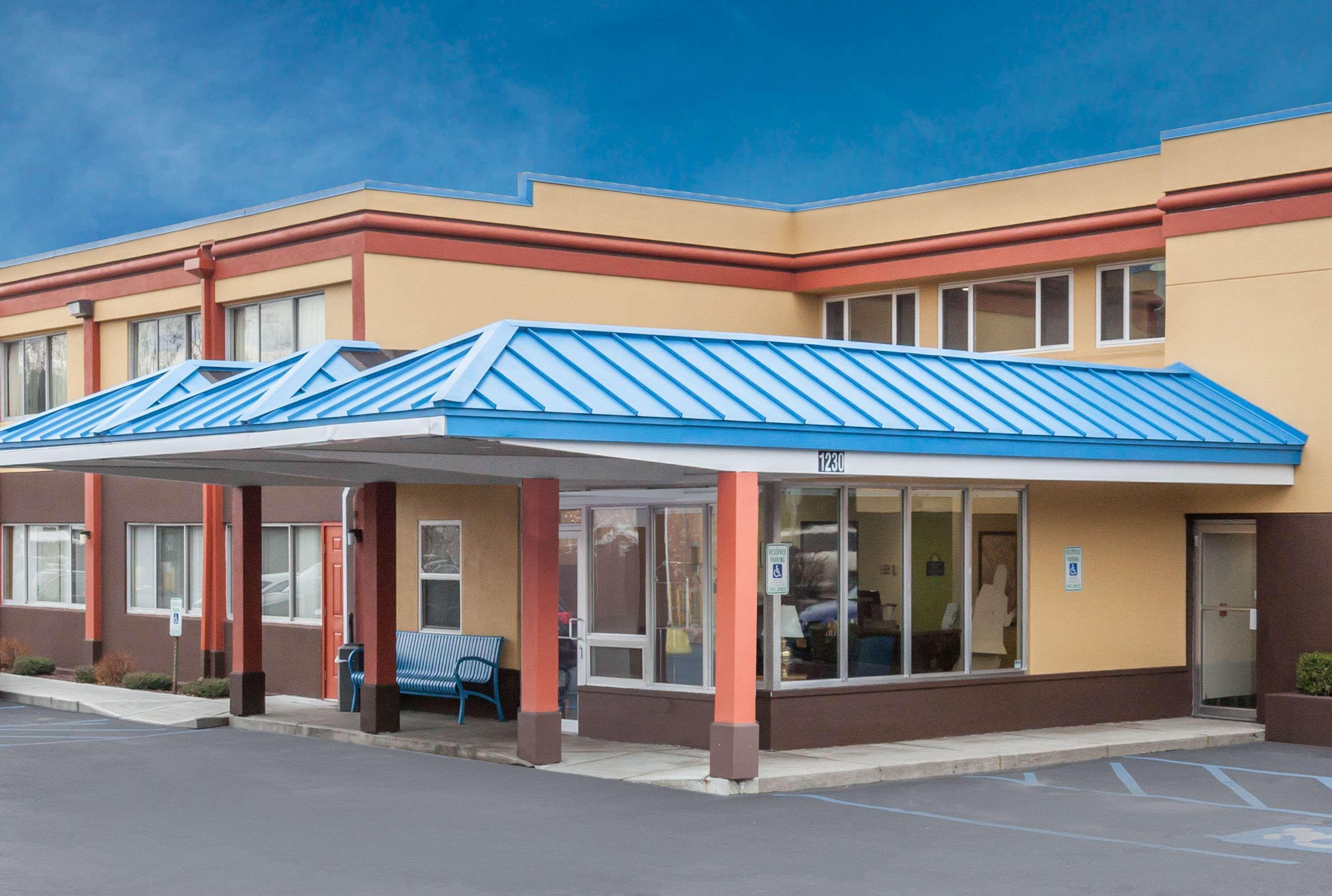 Days Inn By Wyndham Albany Suny Экстерьер фото