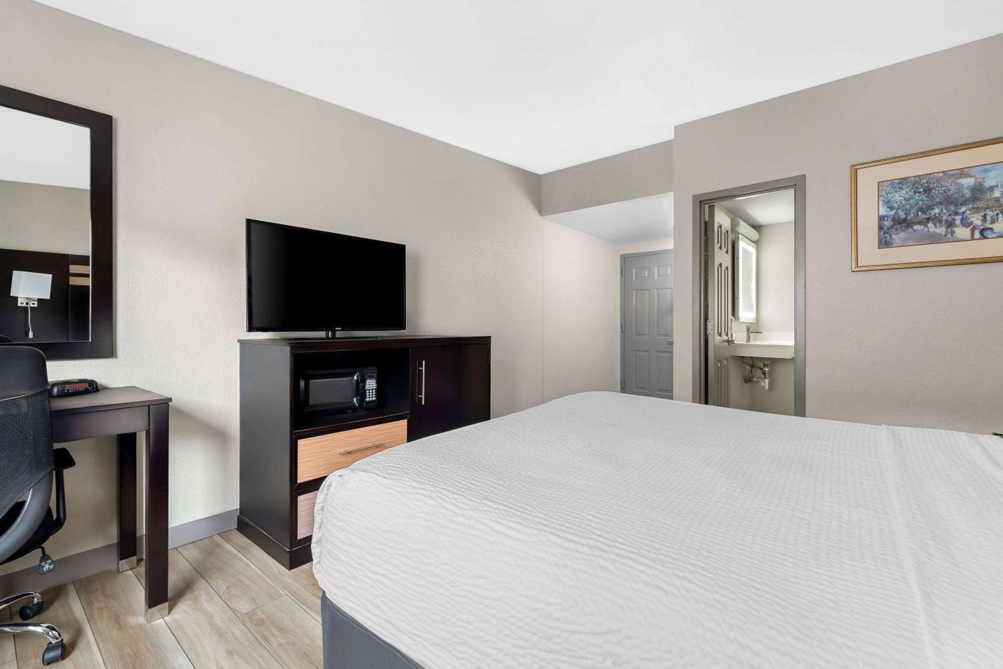 Days Inn By Wyndham Albany Suny Экстерьер фото