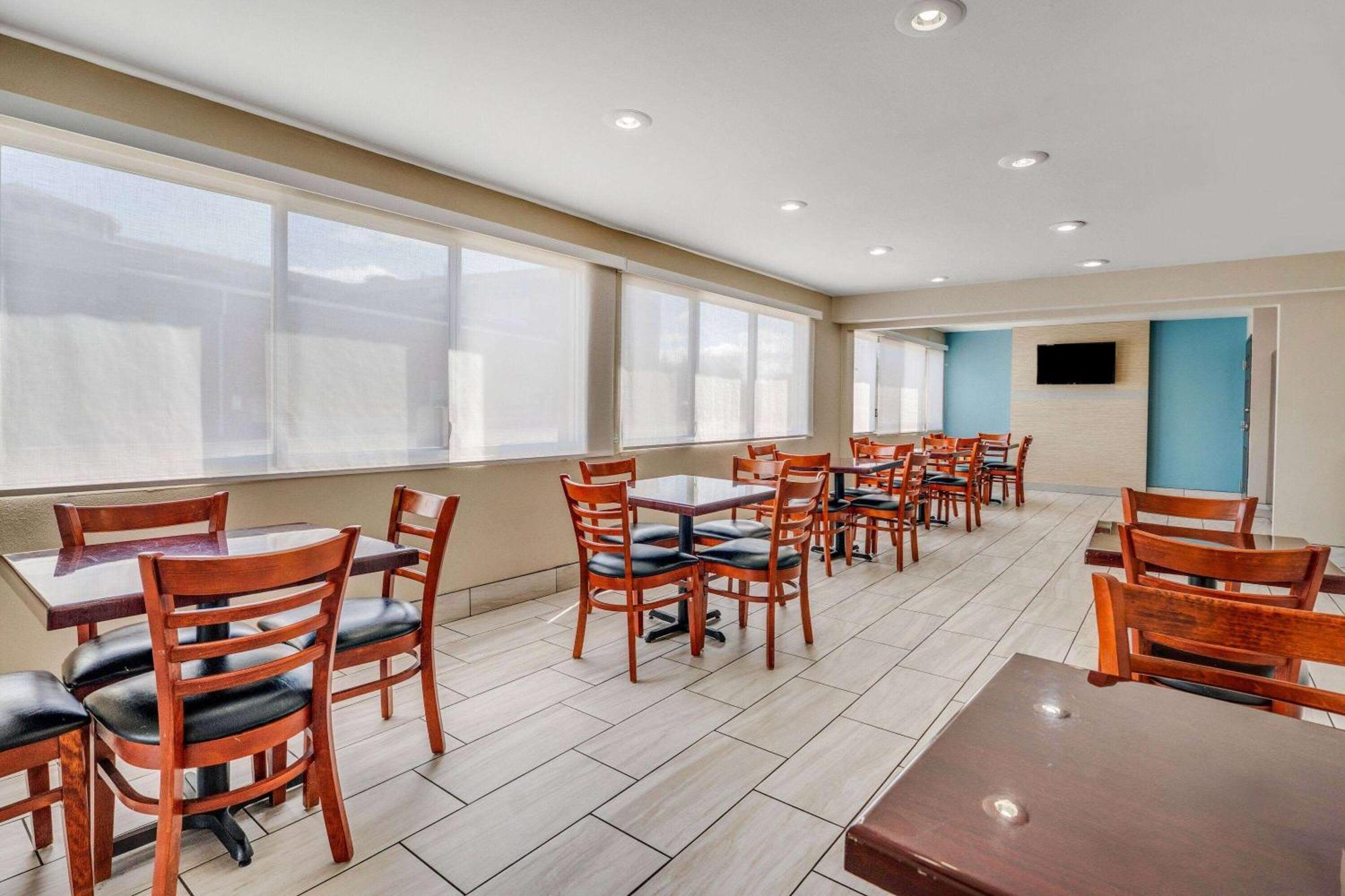 Days Inn By Wyndham Albany Suny Экстерьер фото